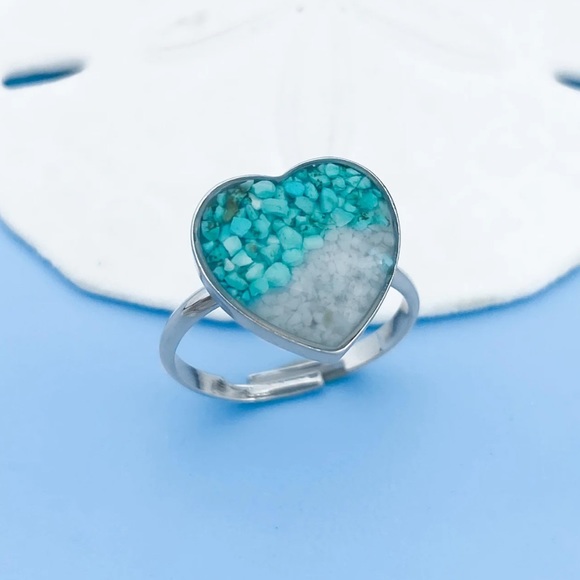 Jewelry - NWT🏝️ SAND/TURQUOISE PEBBLES RESIN ADJUSTABLE HEART BEACH RING One Size Fits All